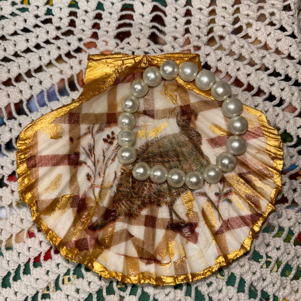 Hand crafted Decoupage Shell. - Picture 10 of 11